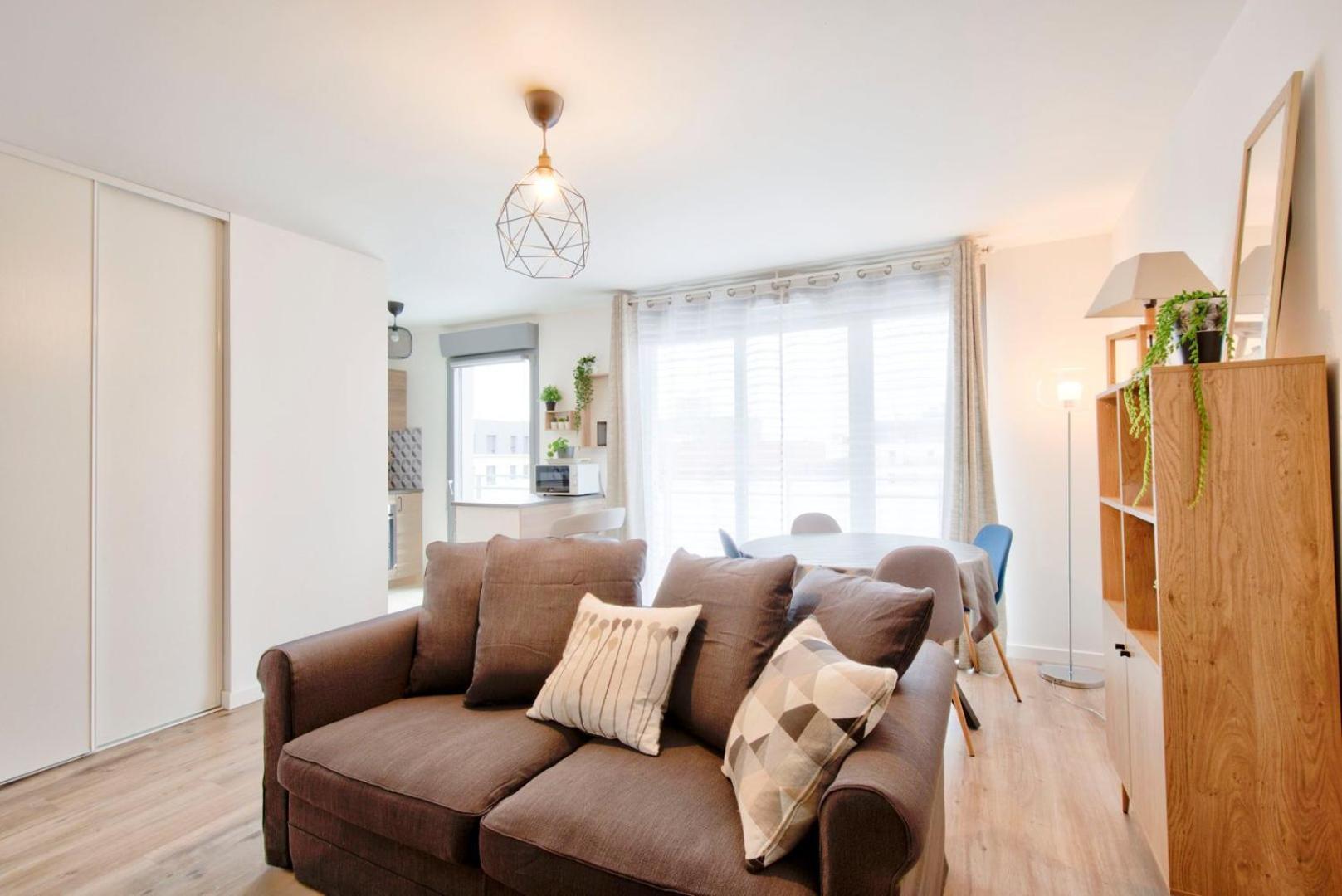 Le Perfectionniste - Spacieux Logement Terrasse Avec Parking กาช็อง ภายนอก รูปภาพ